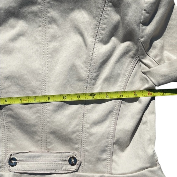 White House Black Market blazer in a light khaki shade Size 8 - Picture 6 of 7